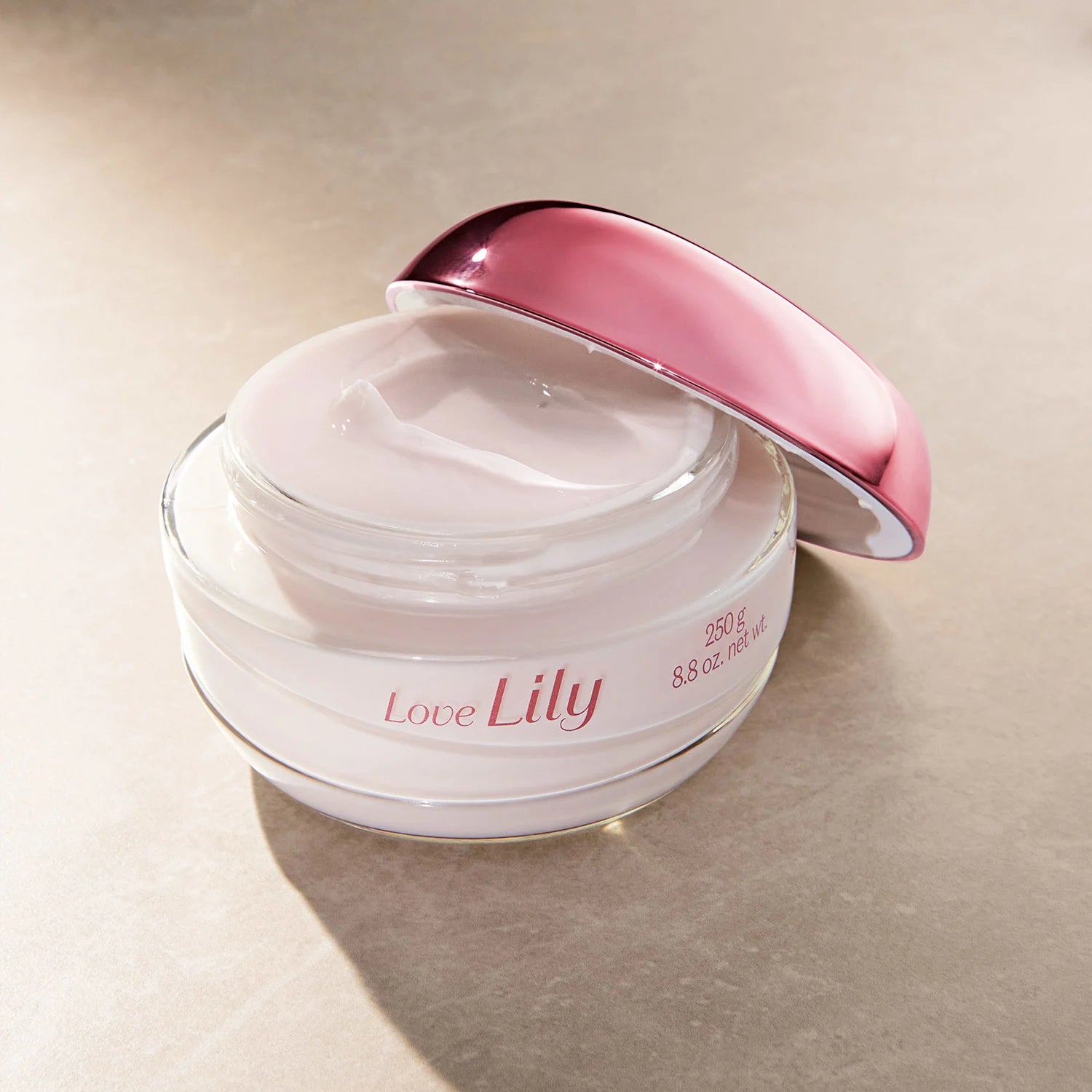 Creme Acetinado Desodorante Hidratante Corporal Love Lily 250G